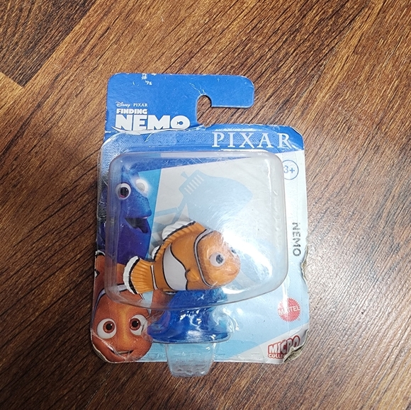 Mattel Orange and White Clownfish Decor - Picture 1 of 3